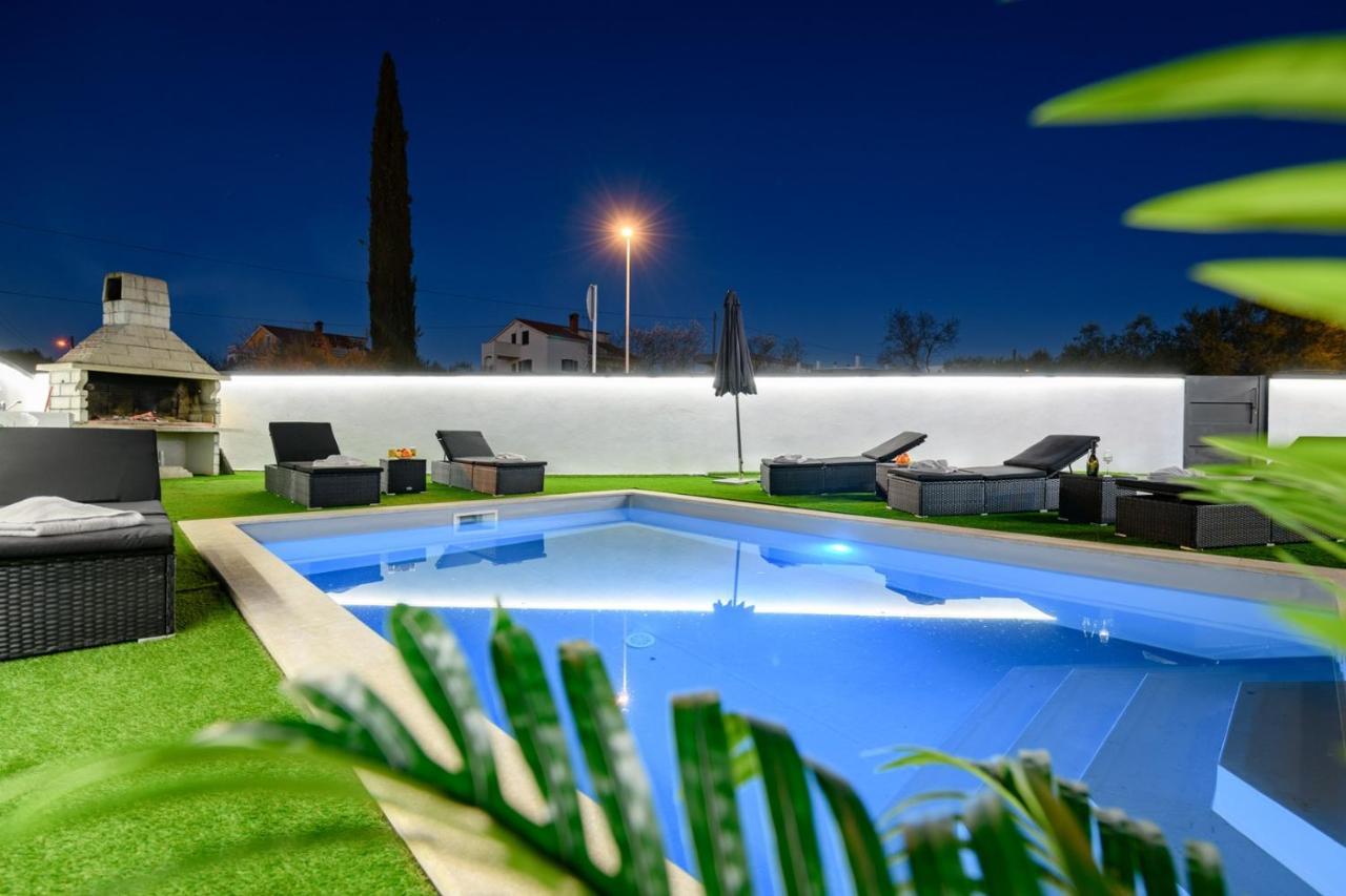 Complex Villa White Pula Ngoại thất bức ảnh